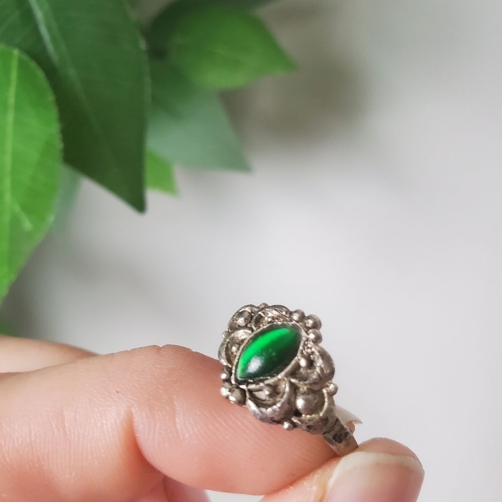 Vintage Silver Green Gemstone Ring Small Finger Size
